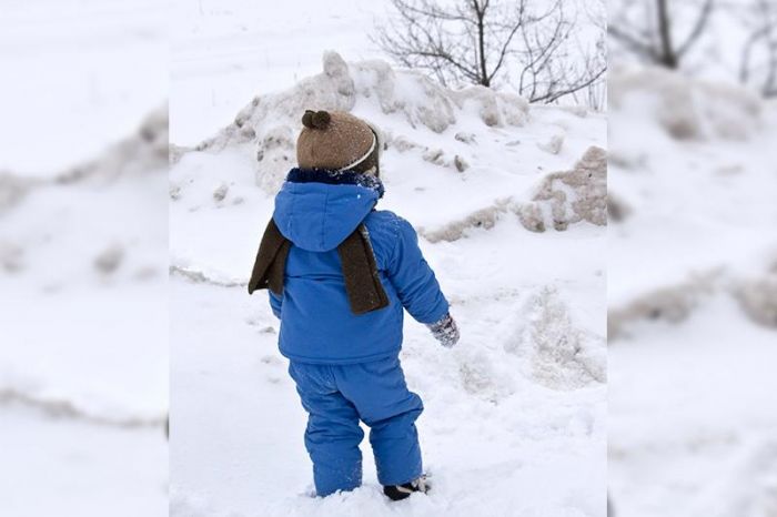 В Астане воспитанника теневого детского сада нашли раздетым на улице 