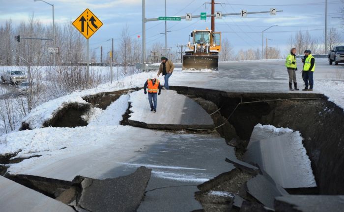 Трамп объявил режим ЧП на Аляске после землетрясения