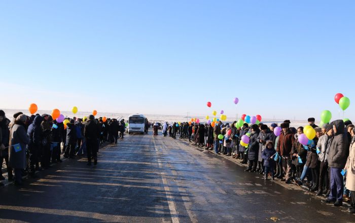 В Махамбете открыли новый мост через Урал