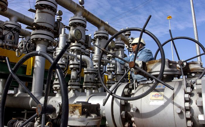 Комитет ОПЕК+ решился на сокращение добычи нефти 