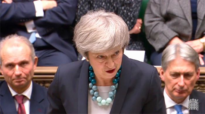 Под угрозой поражения Тереза Мэй отменила голосование в парламенте по Brexit 