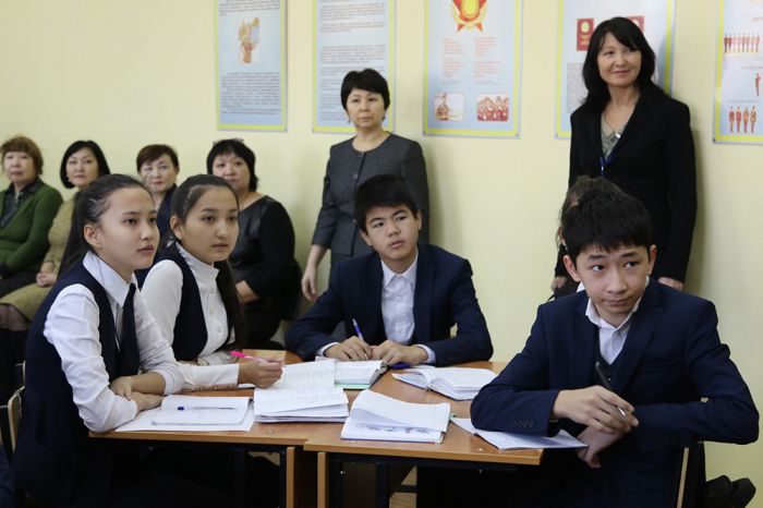 Компания НКОК реализует инновационный проект по дистанционному обучению английскому языку для школьников Атырауской области