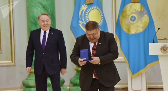 Никто не любит критику, все любят награды – Назарбаев