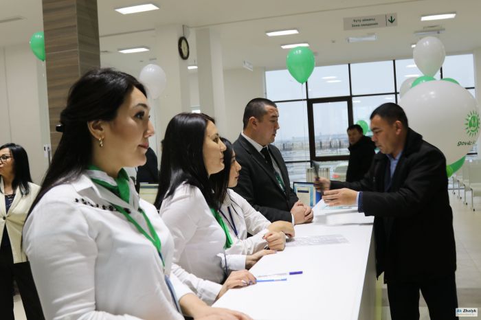 В Атырау открылся специальный ЦОН для автовладельцев