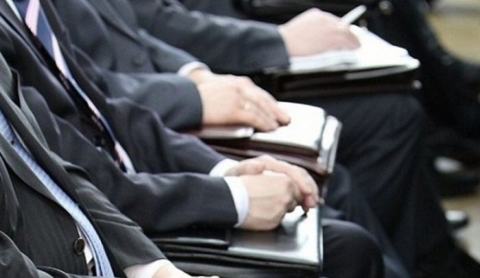 Мангистауские госслужащие отказались от новогодних корпоративов в пользу малоимущих