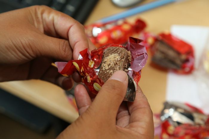 Просроченные конфеты для новогодних подарков выявили в Казахстане 