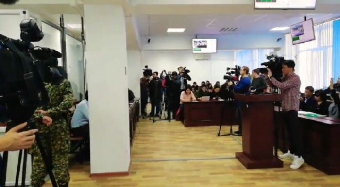 Двое полицейских могли видеть кражу зеркал с авто Дениса Тена - адвокат 