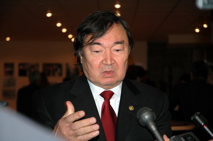 Суд по делу о гибели внука Олжаса Сулейменова перенесли из-за обращения поэта 