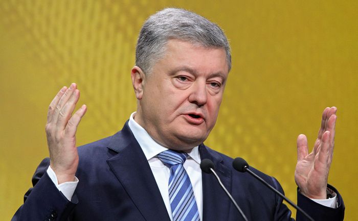Порошенко объяснил решение не продлевать военное положение на Украине 
