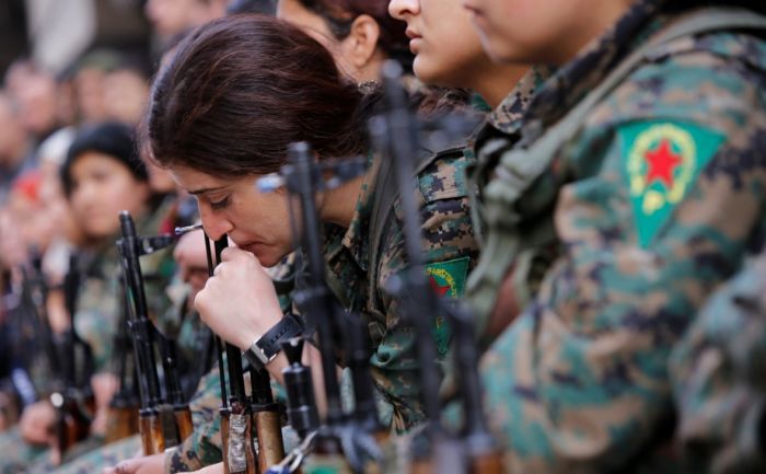 Reuters узнал об идее США оставить курдам оружие перед уходом из Сирии 