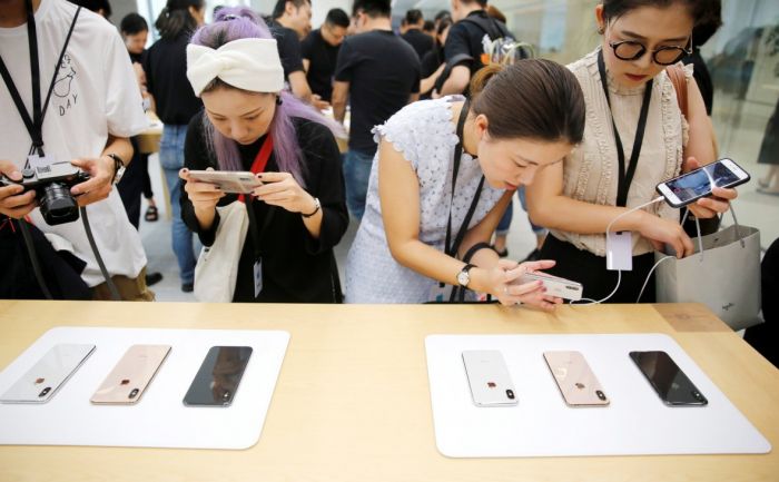 Apple сократила прогноз по выручке из-за падения продаж iPhone в Китае 
