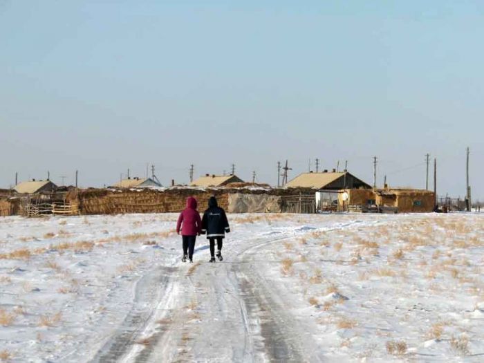 Притулились к ближнему соседу