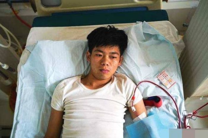 ​​​​Китаец, продавший почку за "Айфон", стал инвалидом