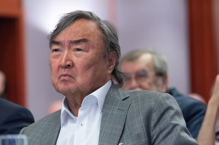 Олжас Сулейменов вторично попросил не лишать свободы Малику Мухитову 