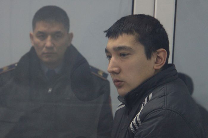 "Не нравилась походка". Суд над застрелившим командира полицейским начался в Уральске 