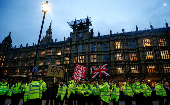 Парламент Великобритании отклонил план Мэй по выходу из Евросоюза 