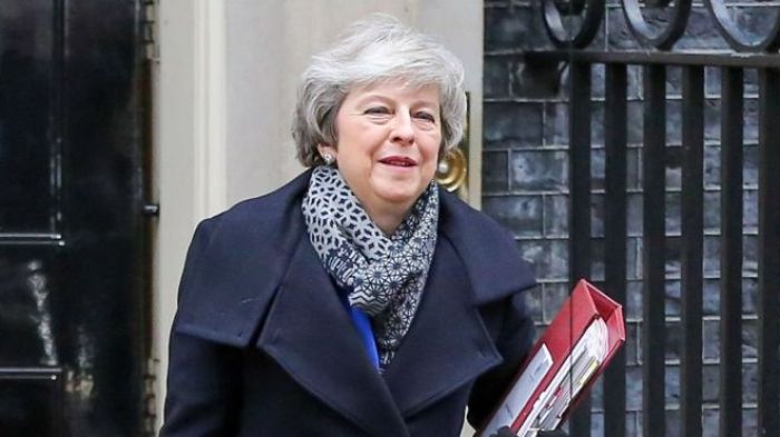 Вотум доверия: Мэй осталась премьером, Британия остается в тупике 