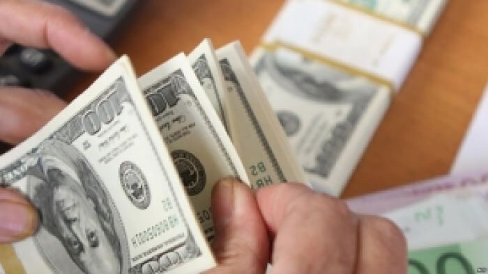 Порядка 7 млрд долларов перевели казахстанцы за рубеж в 2018 году