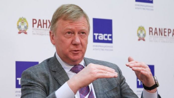 Чубайс и Захарова спорят, почему в богатой стране люди живут бедно 