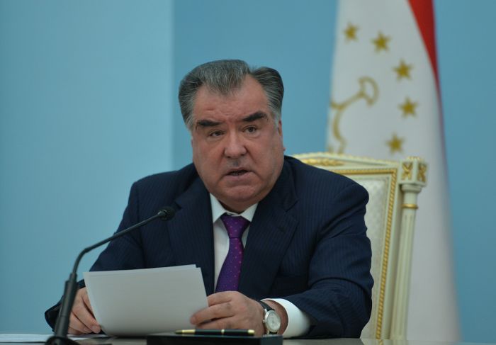 "Вы свободны!". Президент Таджикистана уволил глав нацкомпании и госбанка прямо на заседании правительства 