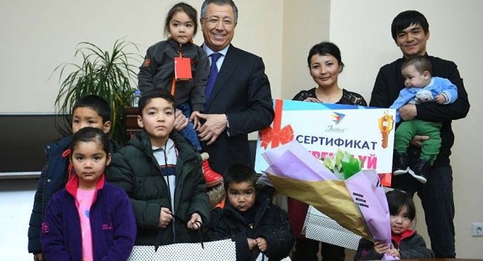 Многодетная мать, выступившая перед Назарбаевым, получила квартиру 