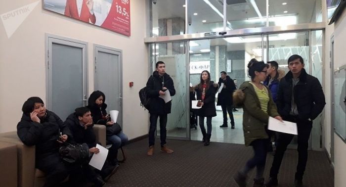 Вкладчикам "Банка Астаны" начали выдачу денег - что происходит в отделениях 