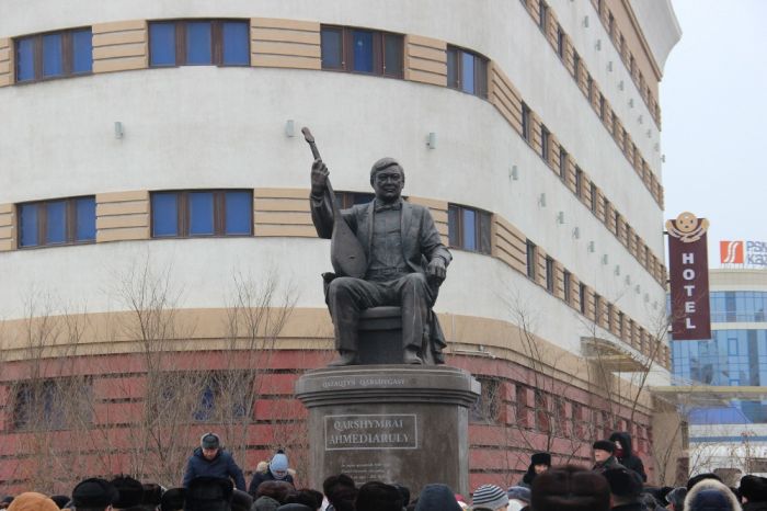 …И будет ещё пять памятников