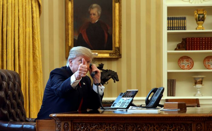 Трамп по телефону поздравил Гуаидо с началом президентства 