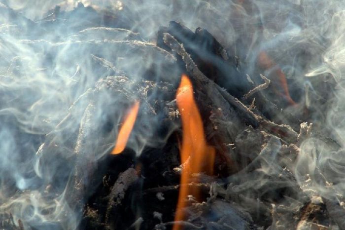 Трое детей отравились угарным газом во время пожара в Караганде 