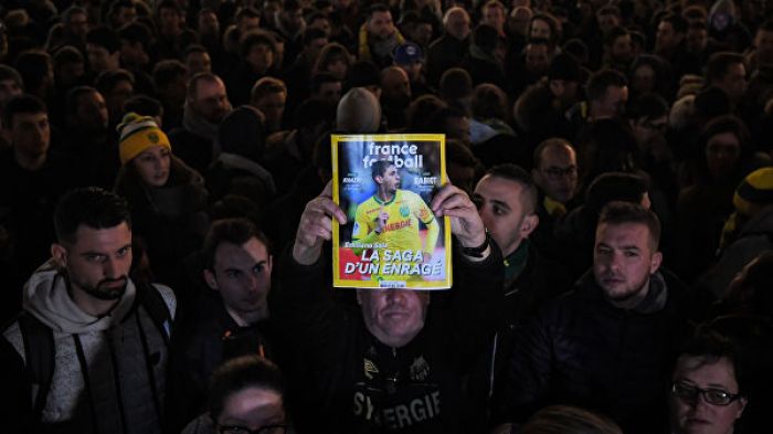 Из обломков самолета, перевозившего футболиста Салу, извлекли тело 