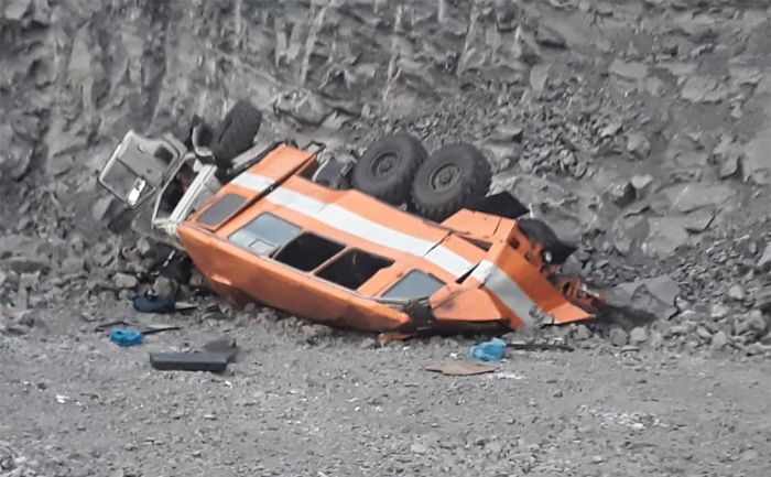 В Кузбассе при падении автобуса с обрыва погибли шесть человек