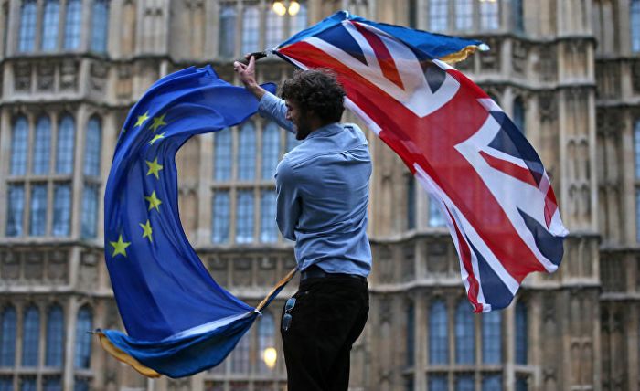 Опрос: большинство жителей Британии хотят отсрочки выхода из ЕС  