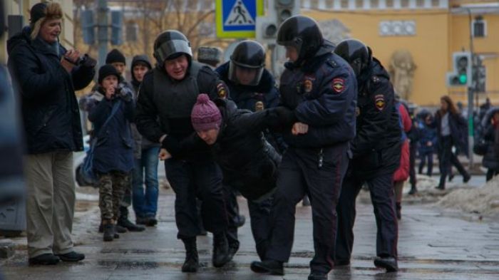 В городах России прошел "Марш материнского гнева". Есть задержанные 