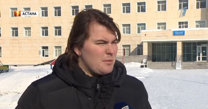 На 9-летнего хоккеиста упали тяжелые ворота. Озвучены подробности 