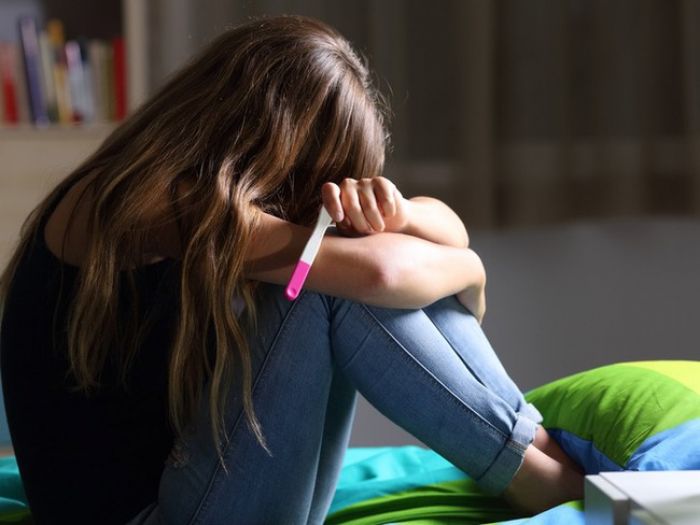 Девочка, рано тебе в мамы 