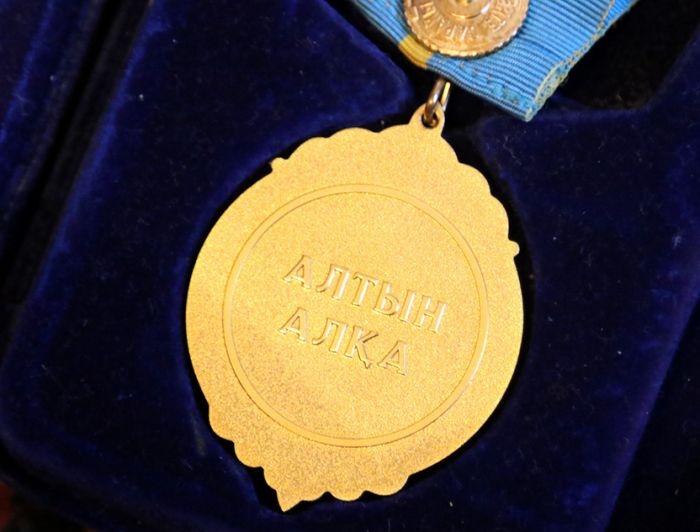 На обороте «Золотой подвески»