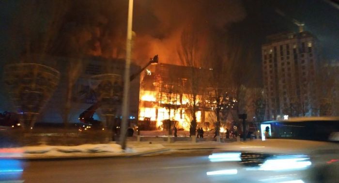 Крупный пожар тушат на левобережье Астаны: Горит офис "Хайвил Казахстан" 