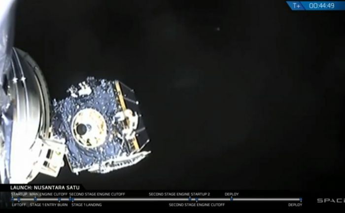 Space X запустила ракету с лунным аппаратом 