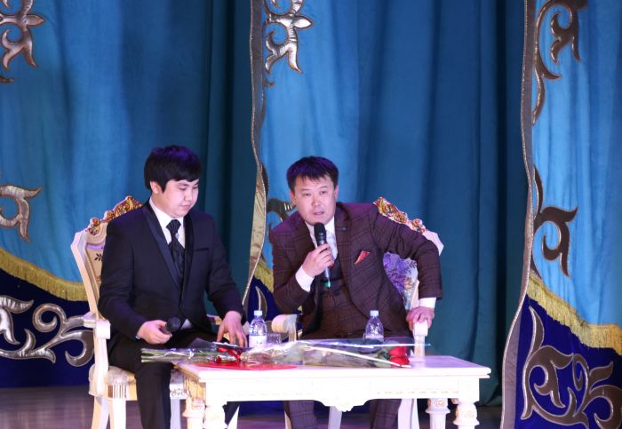 Не сирота он, он - поэт