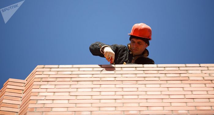 Акимат Астаны ответил на видео с жалобой строителей о задержке зарплаты 