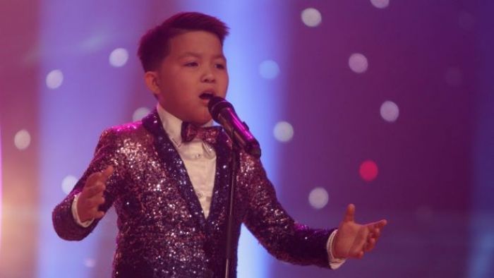 Мальчик из Уральска покорил жюри российского телепроекта "Голос. Дети"
