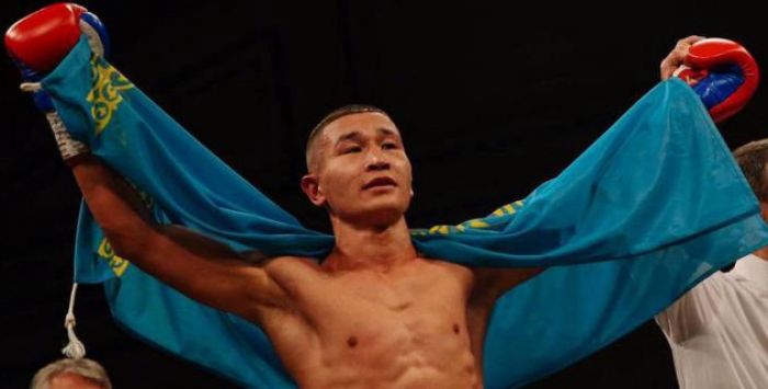 Казахстанский боксер выиграл первый 6-раундовый бой в профи