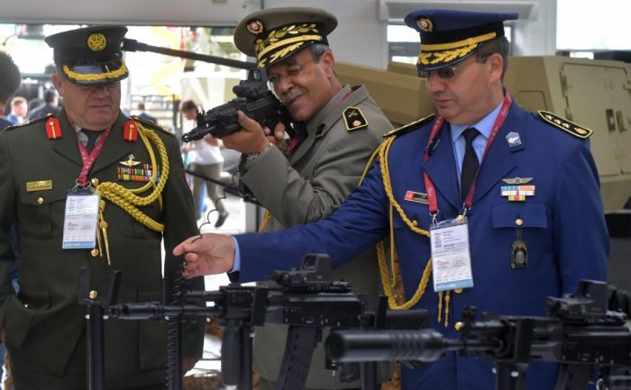 В Индии открыли завод для производства сотен тысяч автоматов Калашникова 