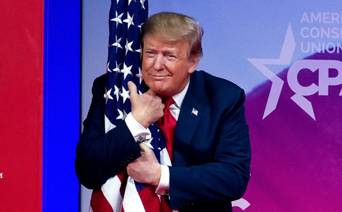 Трамп еще на год продлил санкции против России 