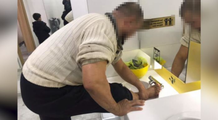 Мыть ноги в детской раковине - не правильно: ДУМК о случае в MEGA 