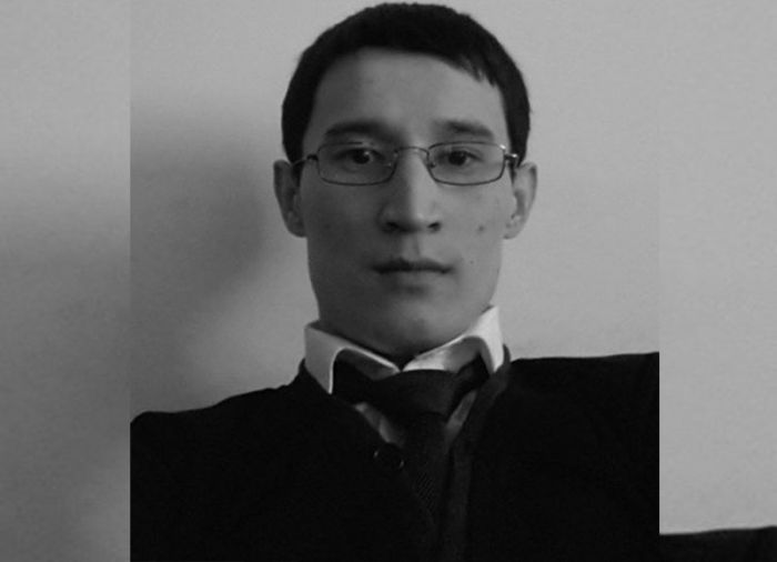 ​В Уральске чиновника нашли повешенным в служебном кабинете