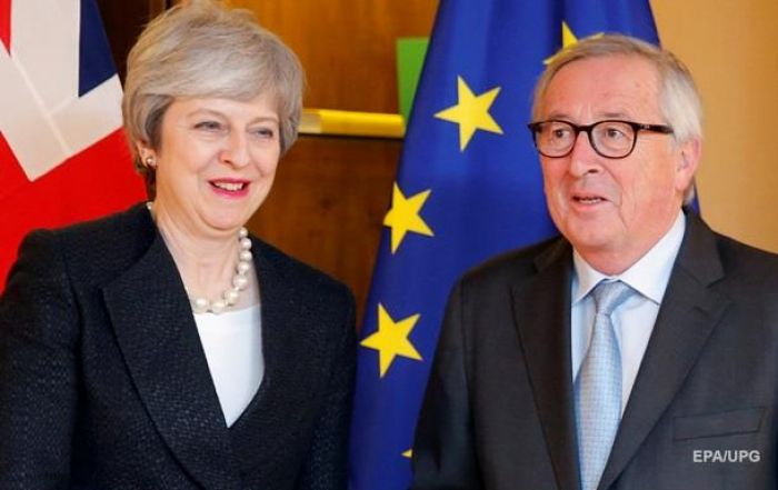 Тереза Мэй согласовала с Еврокомиссией поправки к соглашению по Brexit  