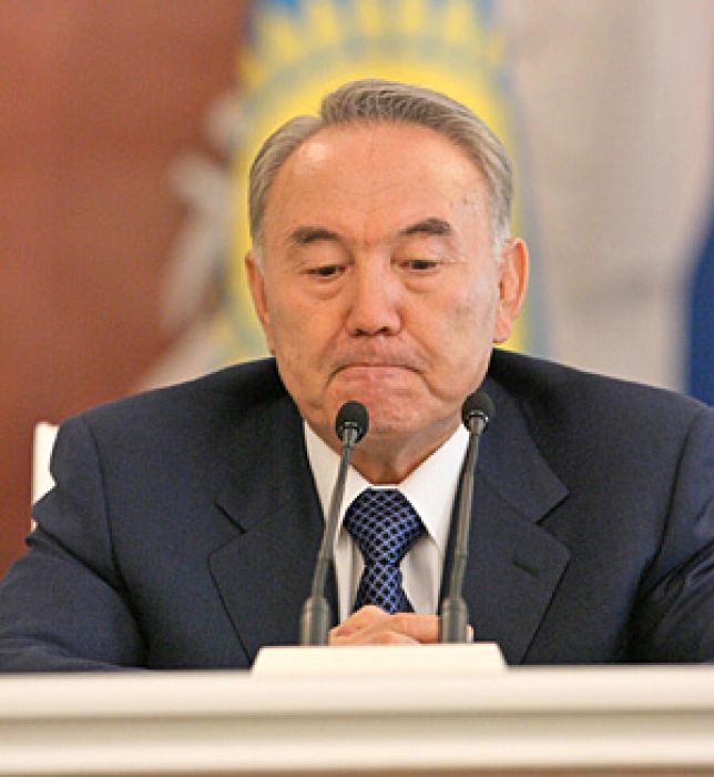 Назарбаев отказался от референдума
