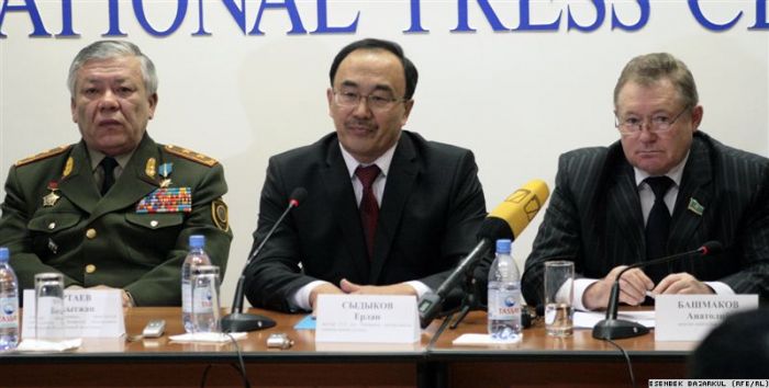 Назарбаева уговаривают согласиться на референдум
