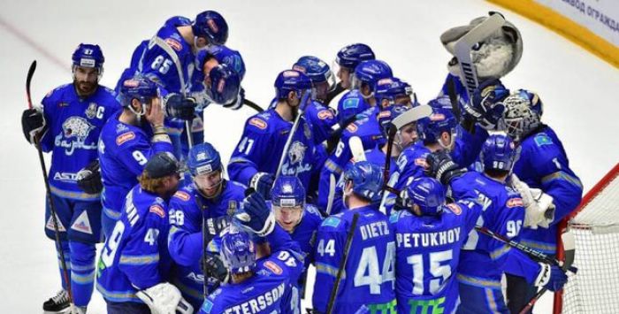 Дубль Бойда помог "Барысу" победить "Авангард" и сравнять счет в серии плей-офф КХЛ